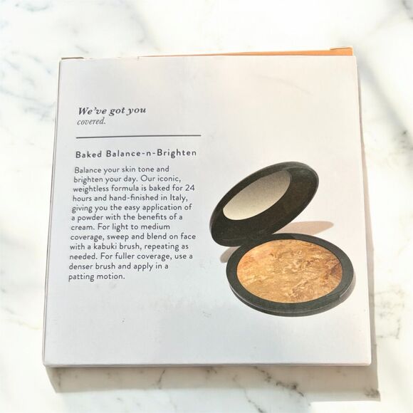 Laura Geller Deluxe Sized Baked Balance-N-Brighten Foundation - Medium - Picture 4 of 4